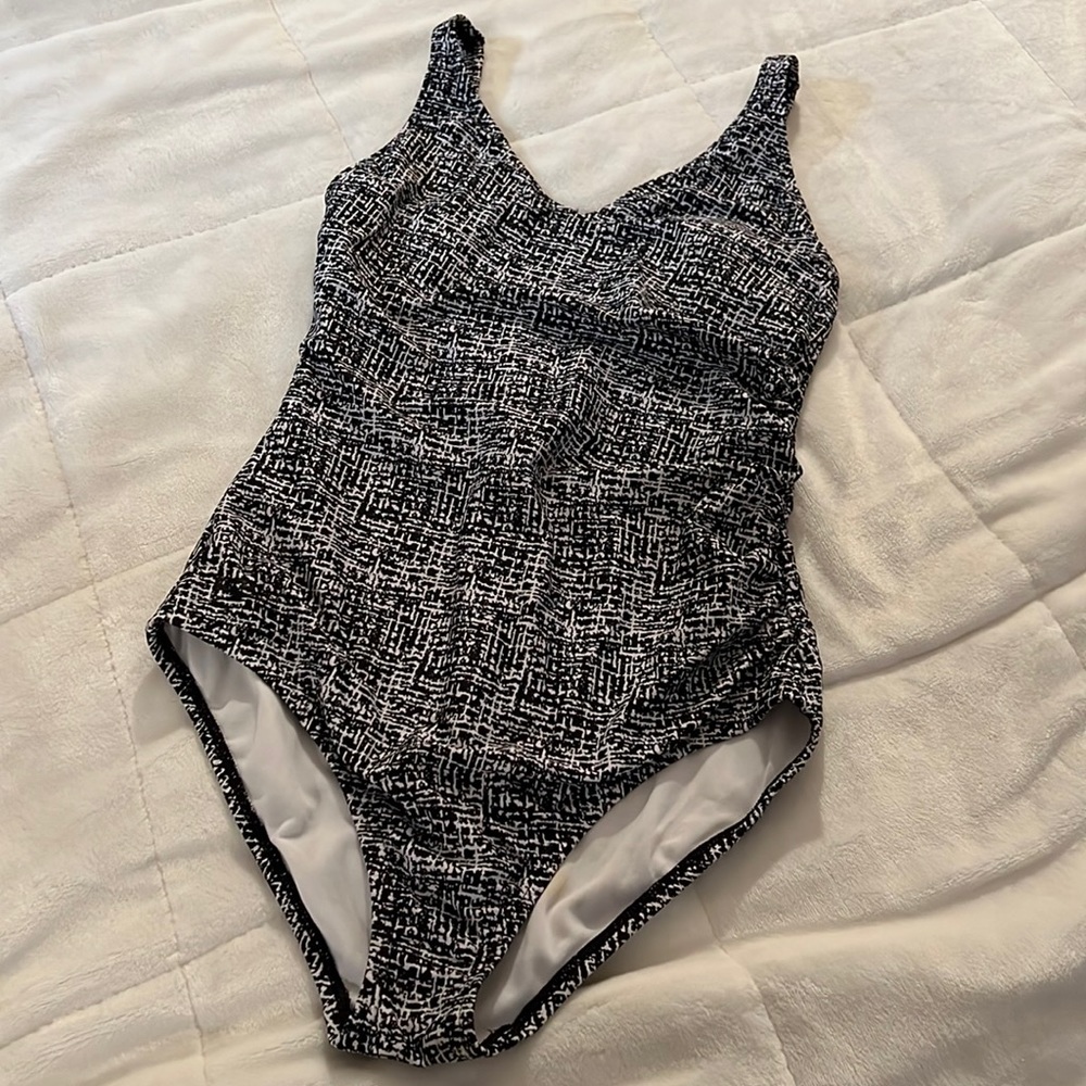 Speedo black and white swimsuit size 10